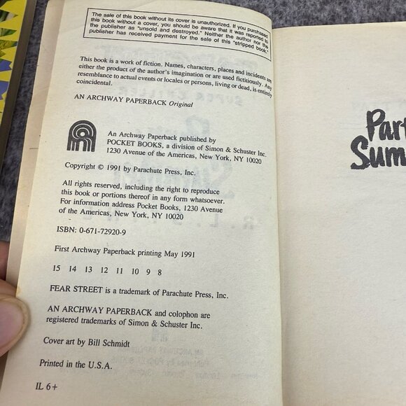 ✅Mixed Lot of 19- 90's VTG R.L. Stine Books Fear Street & Other Horror Halloween - Picture 15 of 16
